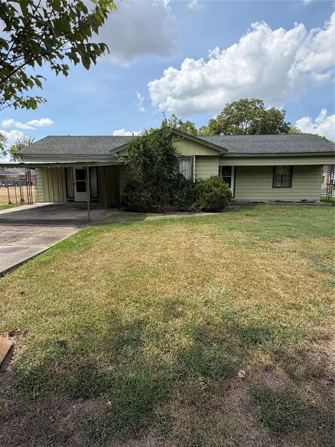 9422 Coffee St — Sunnyside Gardens