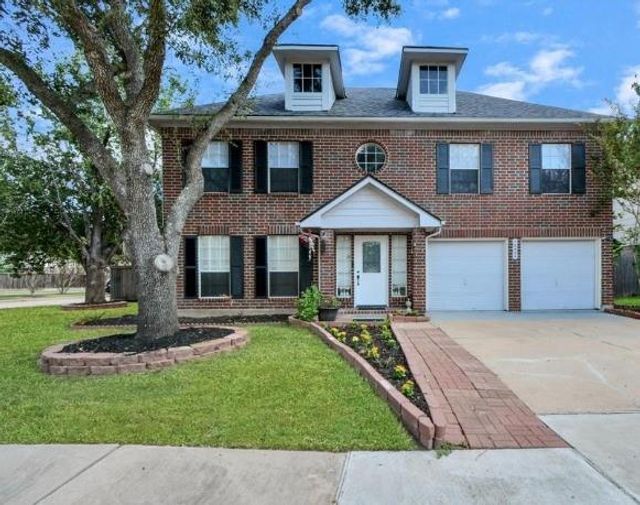 16403 Dawncrest Way — Village Of Oak Lake R/P