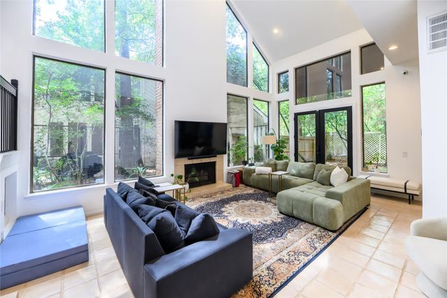 110 Sugarberry Cir — Hudson Forest Sec 01 T/H