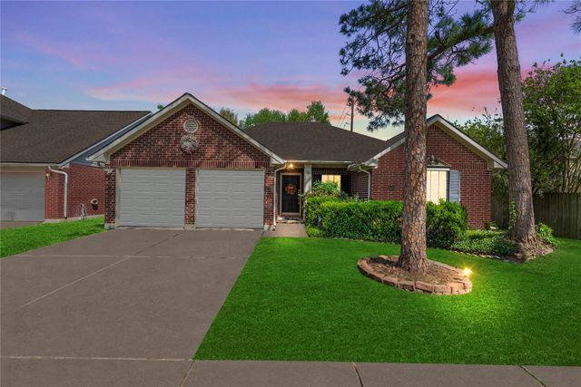 16423 Maple Downs Ln — Village Of Oak Lake R/P