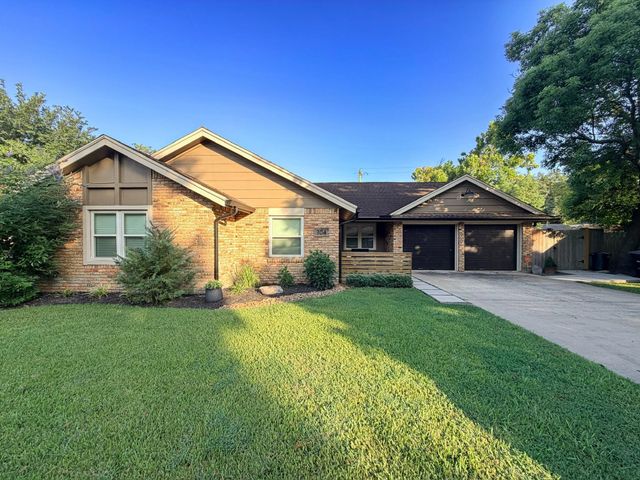 704 Briargrove Dr — Bayou Bend Alvin
