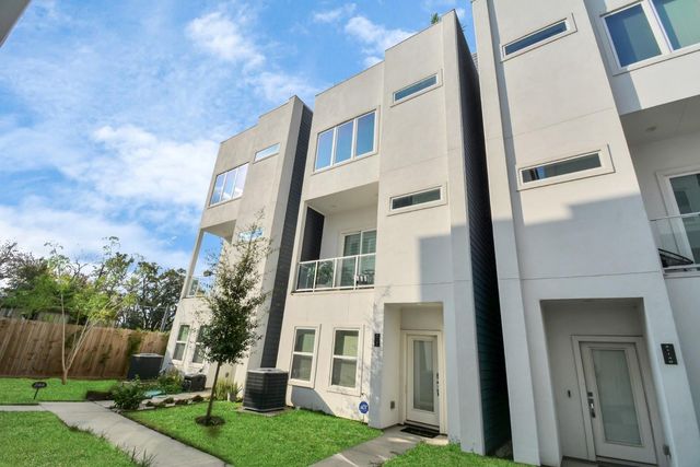 2114 Engelmohr St C — Med Center Moderno