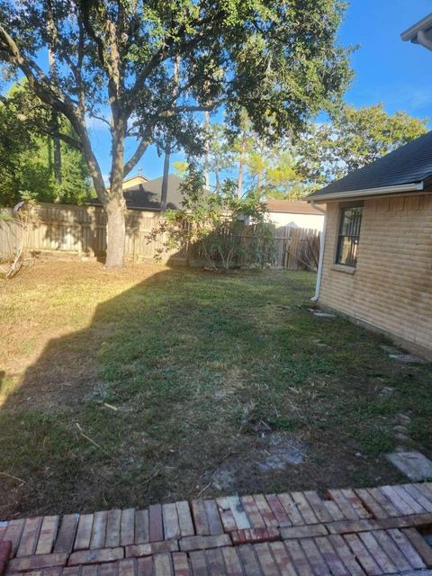 8015 Crestwick Dr — Mission Glen East Sec 01