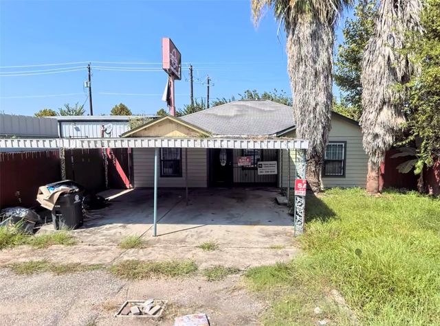 205 28th St — Houston Heights