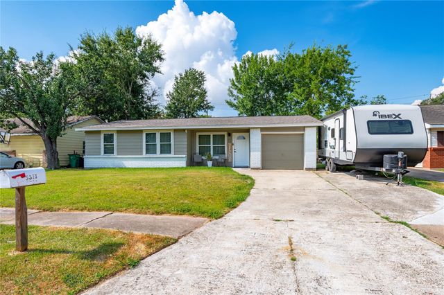 5311 Louise St — Craigmont Place Sec 02