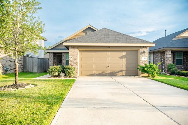 1207 Blue Hazel Ct — ARBOR TRACE