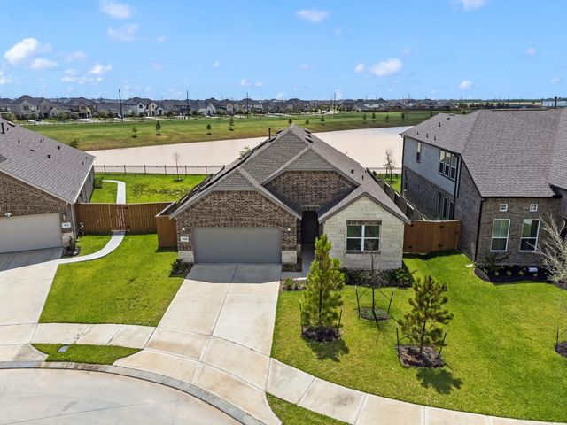 1648 Daylight Lake Dr — Sunterra