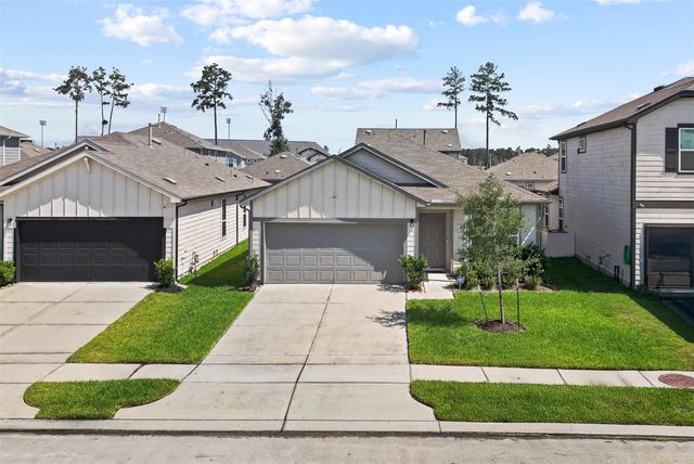 23526 Glenbuck St — Pine Grove