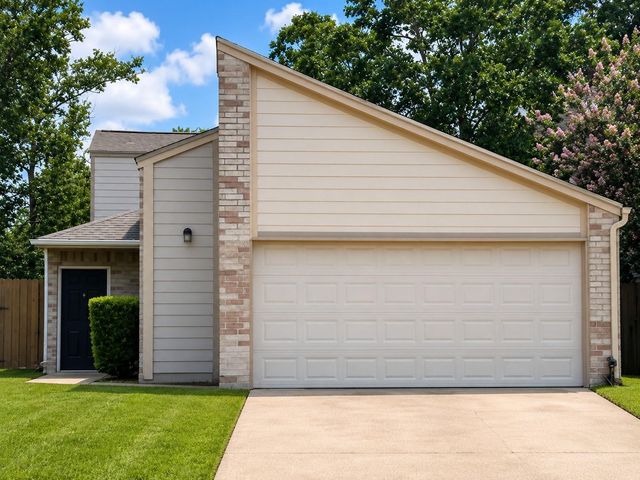 11923 Lakewood West Dr — Lakewood West
