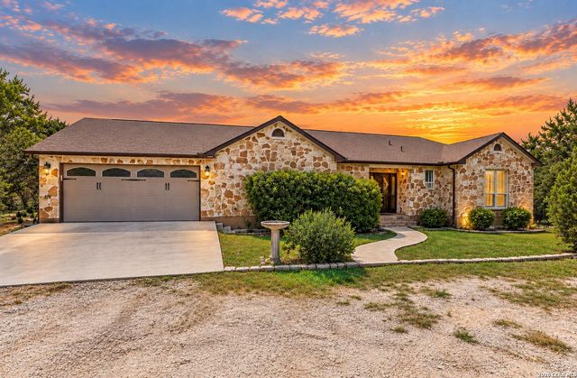 1157 Lasso Loop — OUT/COMAL COUNTY