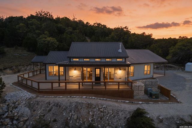 206 Valley Rd — GRANDVIEW