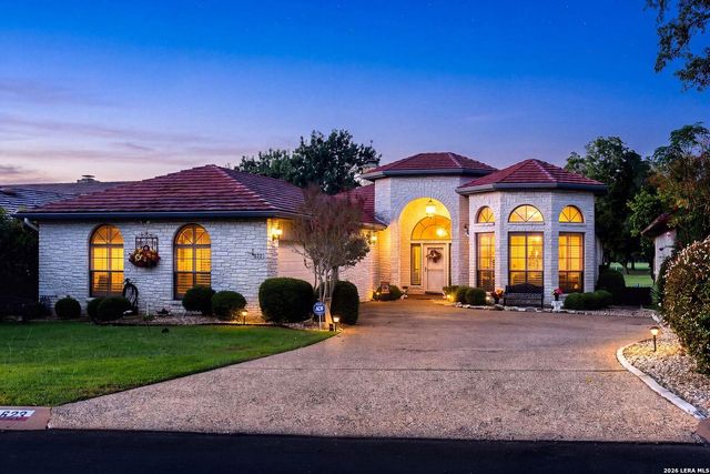 523 OAKLAND HILLS LN — RIVERHILL