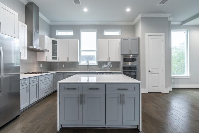 1541 W 22nd St — West 202nd Street Villas