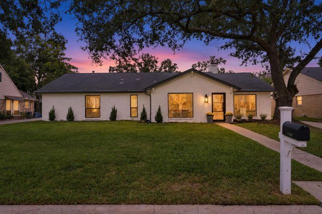 11307 Valley Spring Dr — Sherwood Oaks